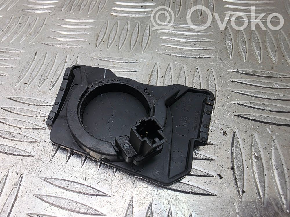Volkswagen Atlas Keyless system antenna 