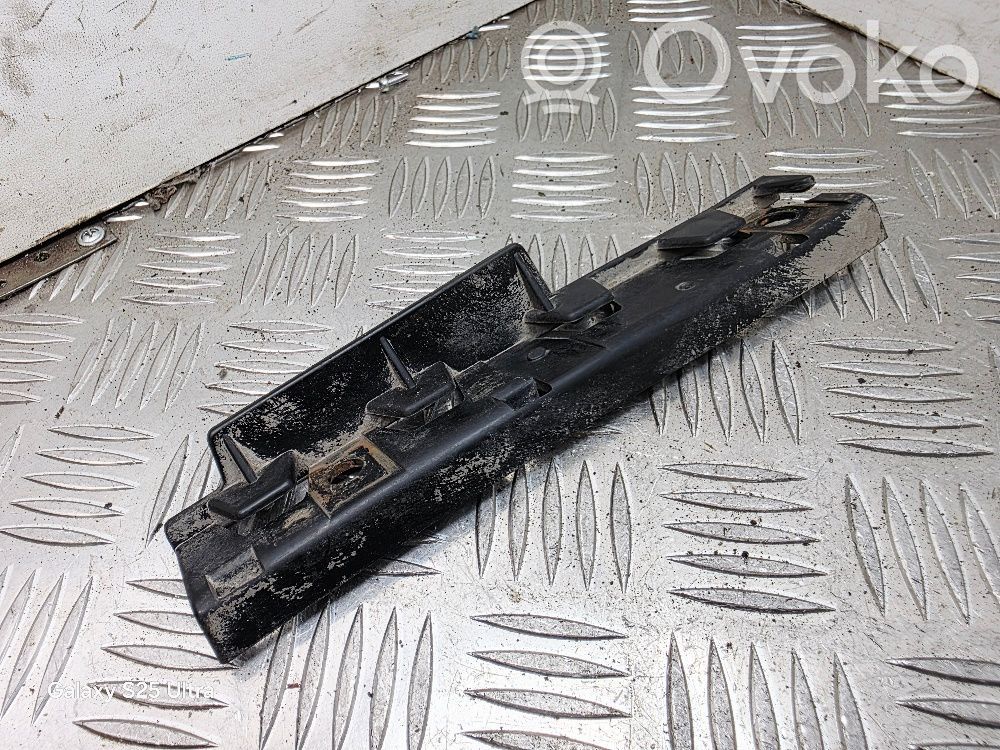 BMW 5 E60 E61 Priekšpusē bampera turētājs 