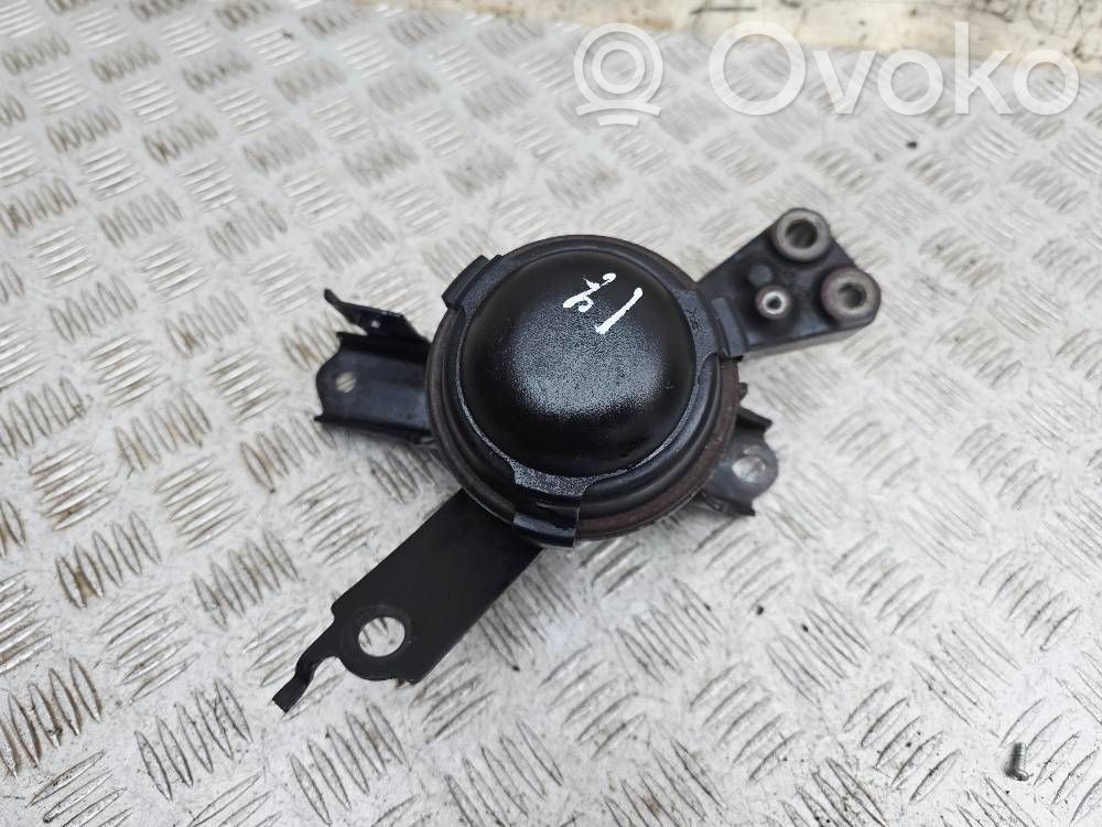 Toyota Yaris Engine mount bracket 