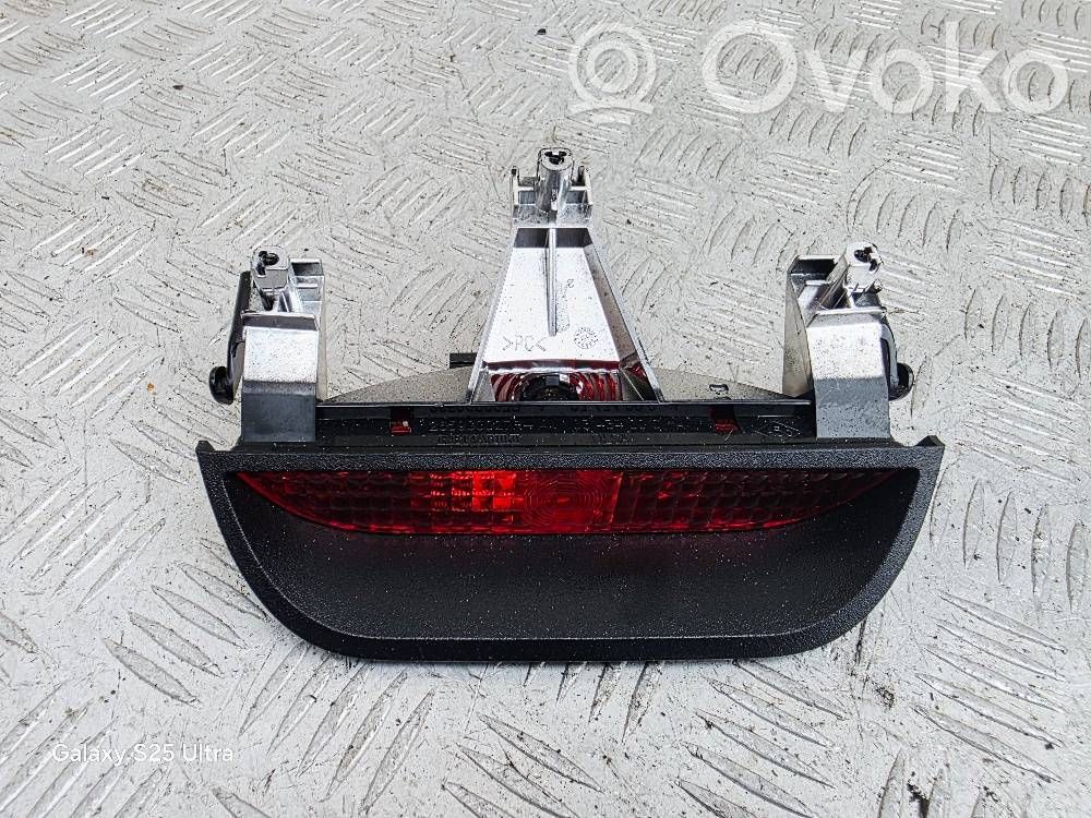 Dacia Duster Third/center stoplight 