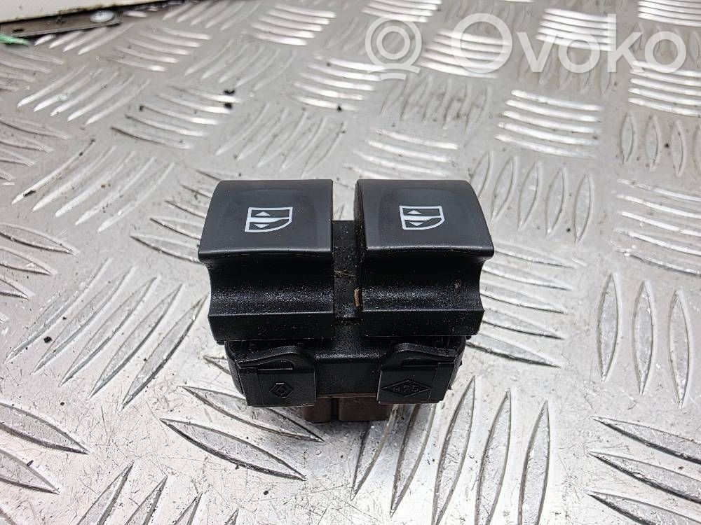 Dacia Duster Electric window control switch 