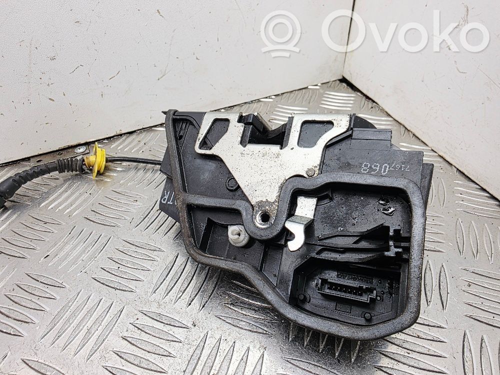 BMW 5 E60 E61 Front door lock 