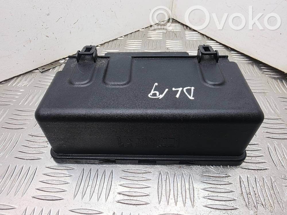 Volvo V40 Tapa de caja de fusibles 