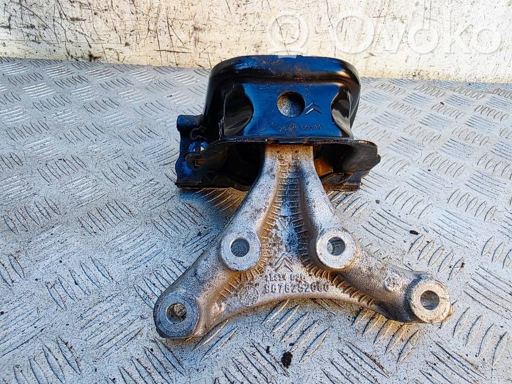 Citroen C4 Cactus Engine mount bracket 