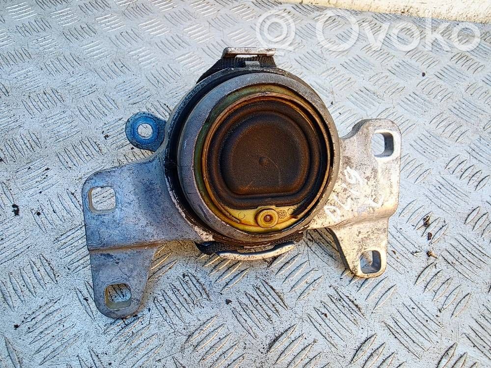 Volvo V40 Engine mount bracket 