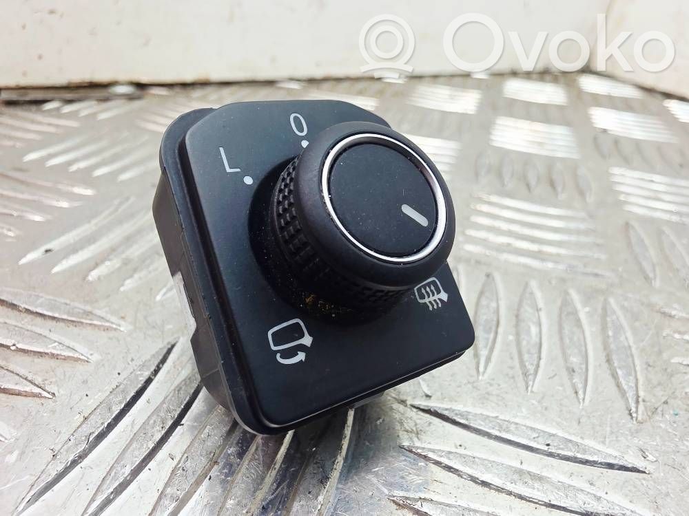 Audi A1 Wing mirror switch 