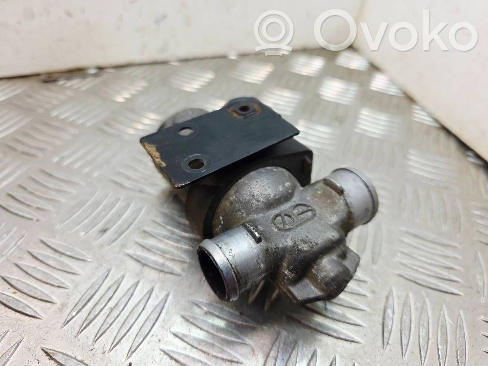 BMW 5 E39 Brīvgaitas vārsts (regulators) 