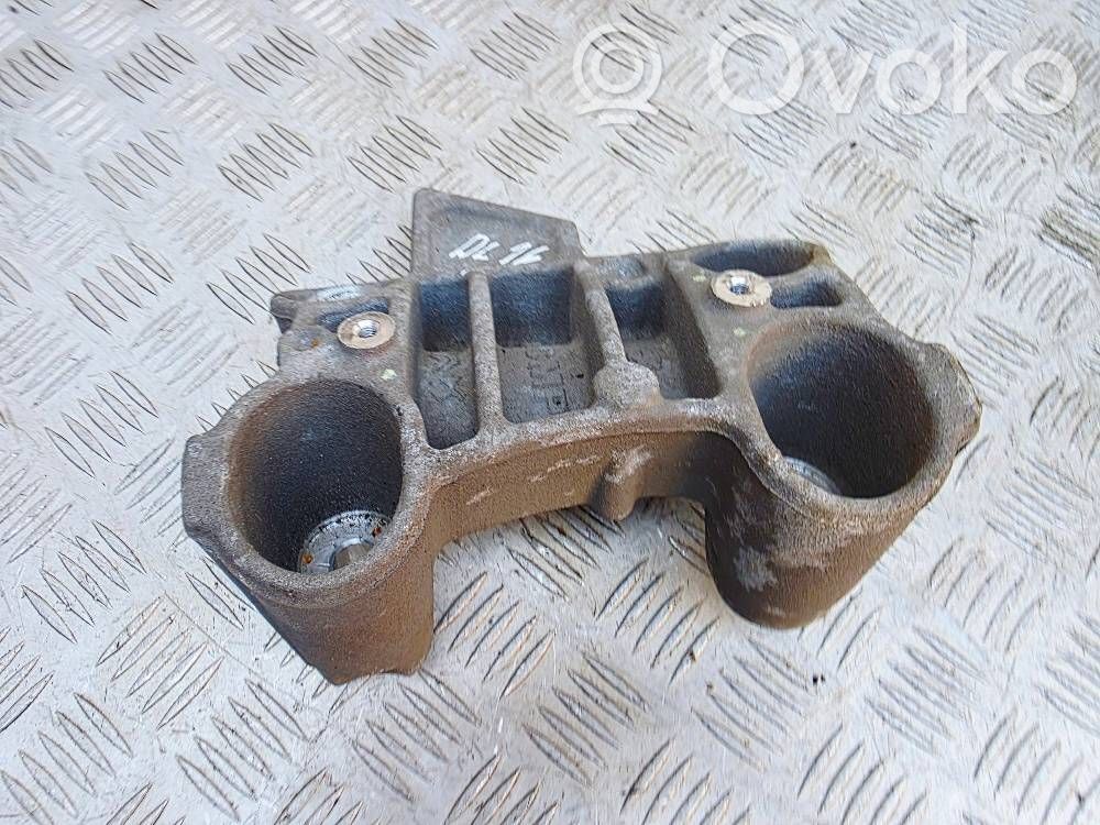 Opel Mokka B Engine mounting bracket 