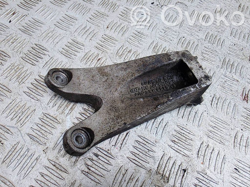 Audi A8 S8 D3 4E Engine mounting bracket 
