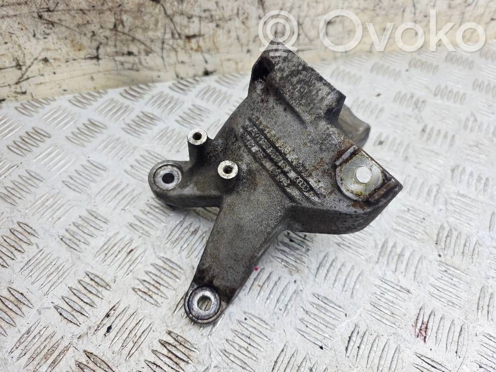 Audi A8 S8 D3 4E Engine mounting bracket 