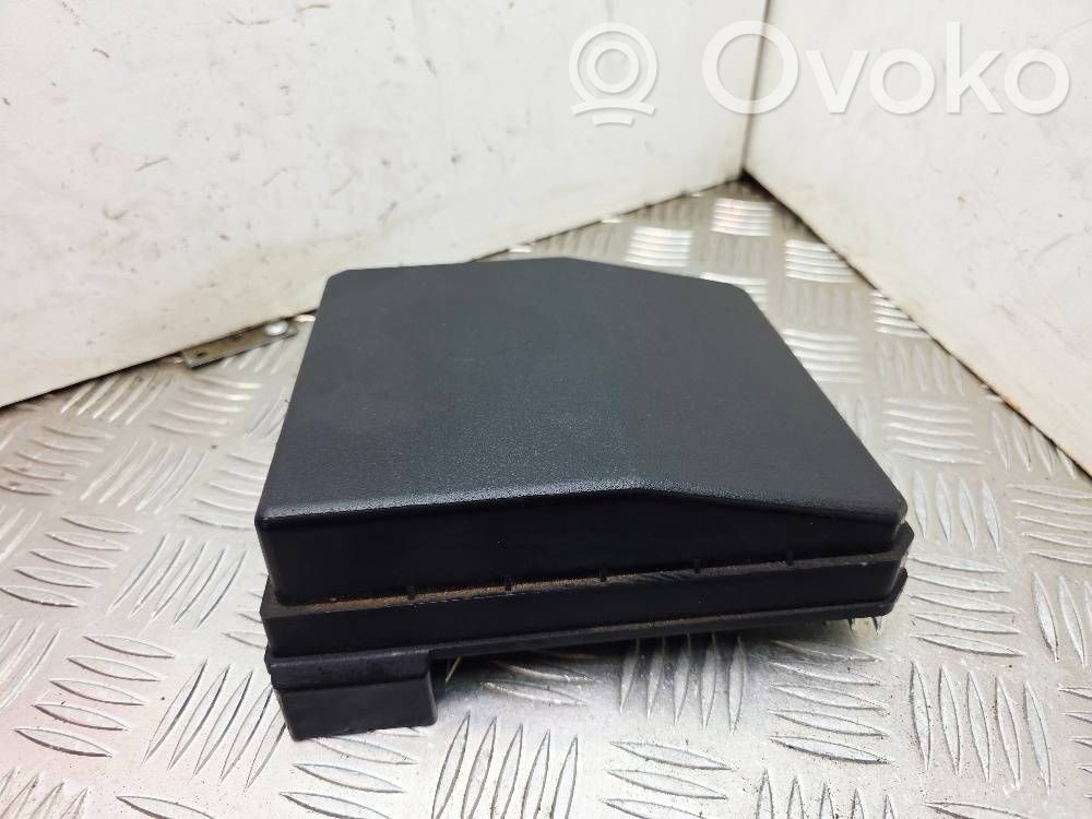 Mitsubishi ASX Tapa de caja de fusibles 