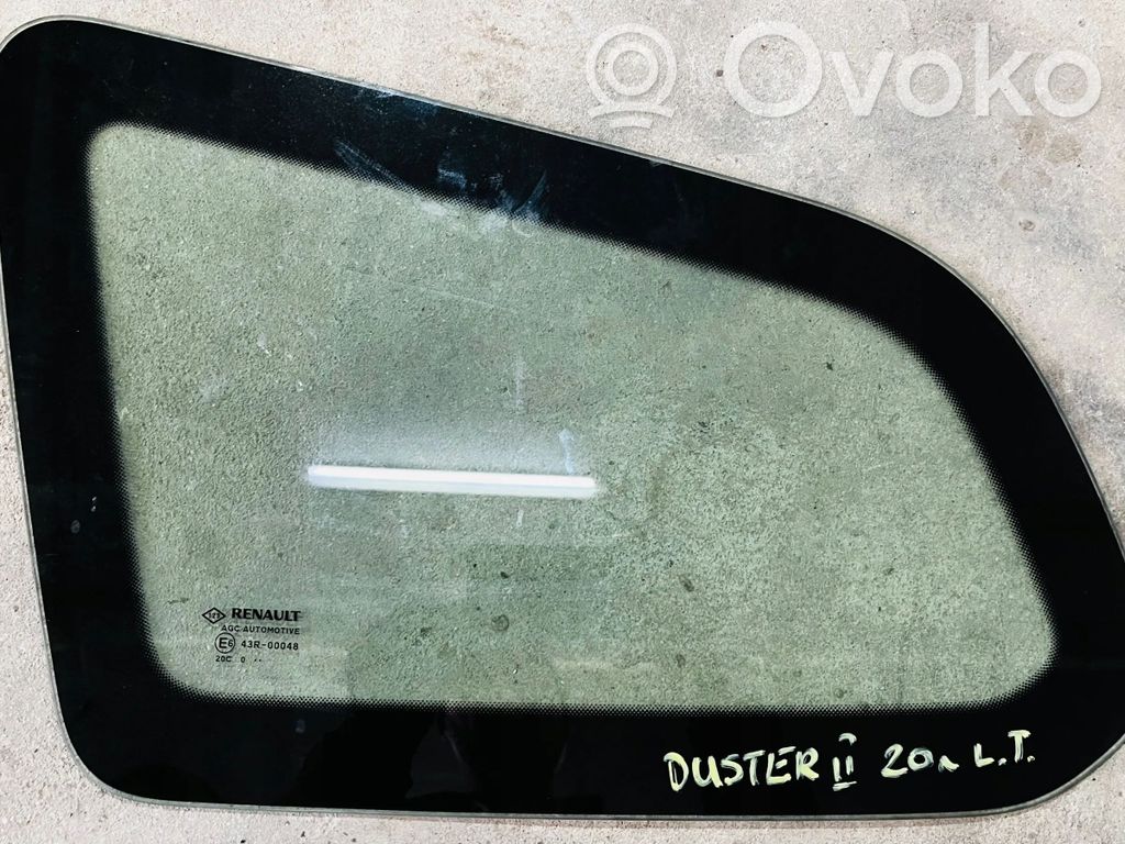 Dacia Duster II Ventanilla de ventilación de la puerta trasera 