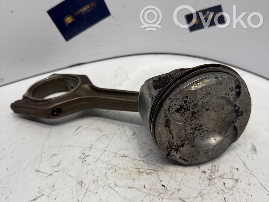 Piston with connecting rod   7558525