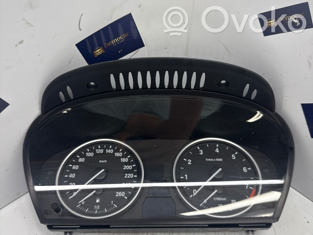 Geschwindigkeitsmesser Cockpit   9177255,213934