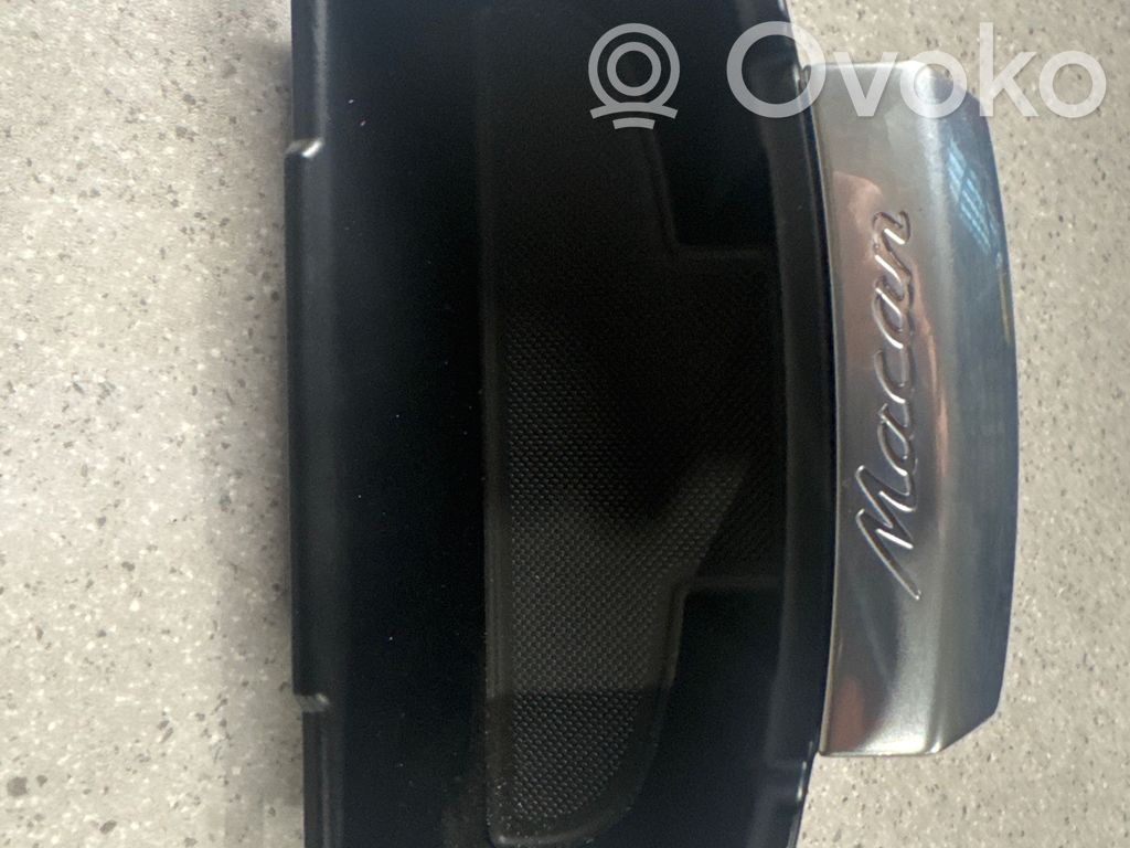 Porsche Macan (95B) Hansikaslokeron keskikonsoli 