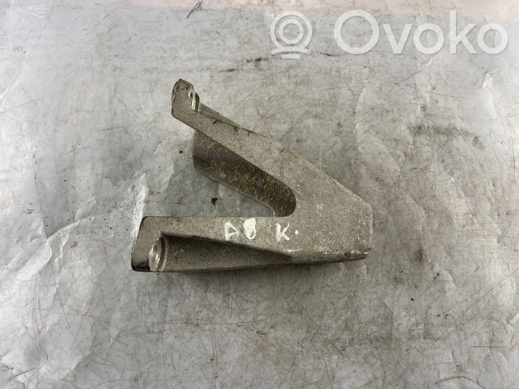 Audi A8 S8 D3 4E Engine mounting bracket 
