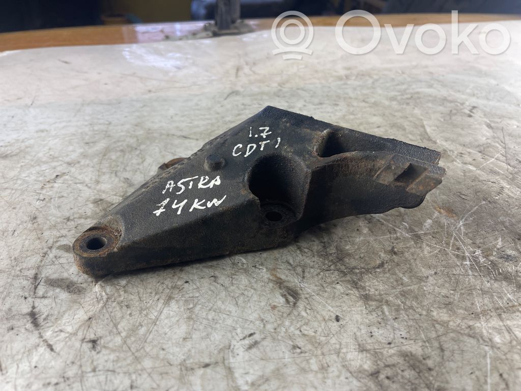 Opel Astra H Engine mounting bracket 