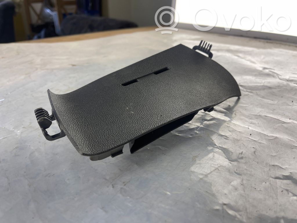 Opel Corsa D Kita salono detalė 
