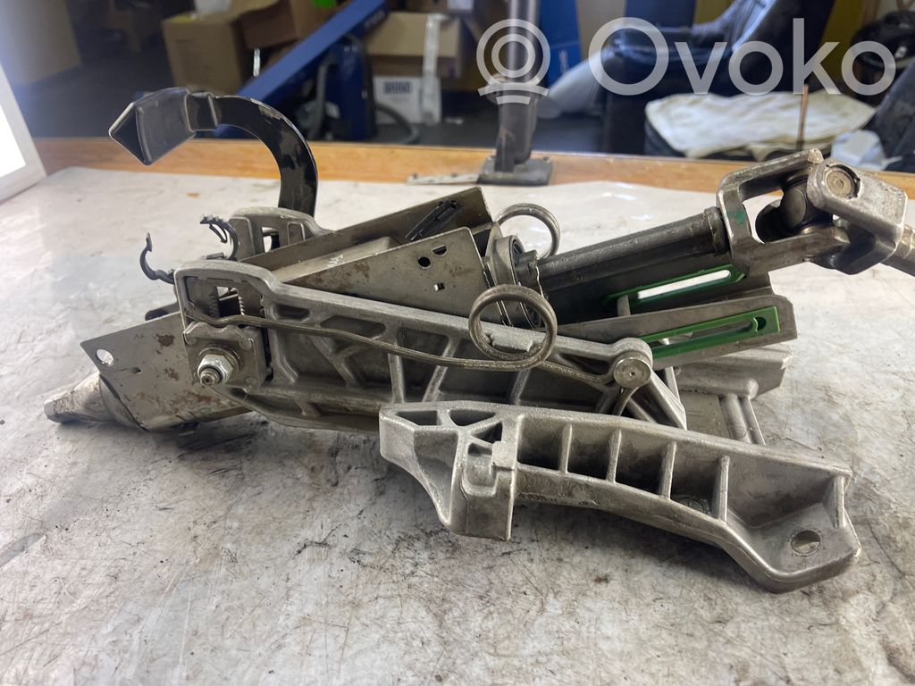 Ford Focus Steering wheel axle 