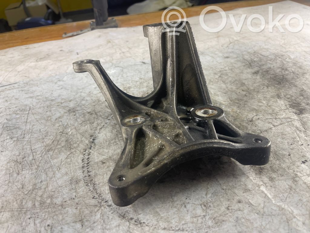 Jeep Cherokee IV KK Engine mounting bracket 