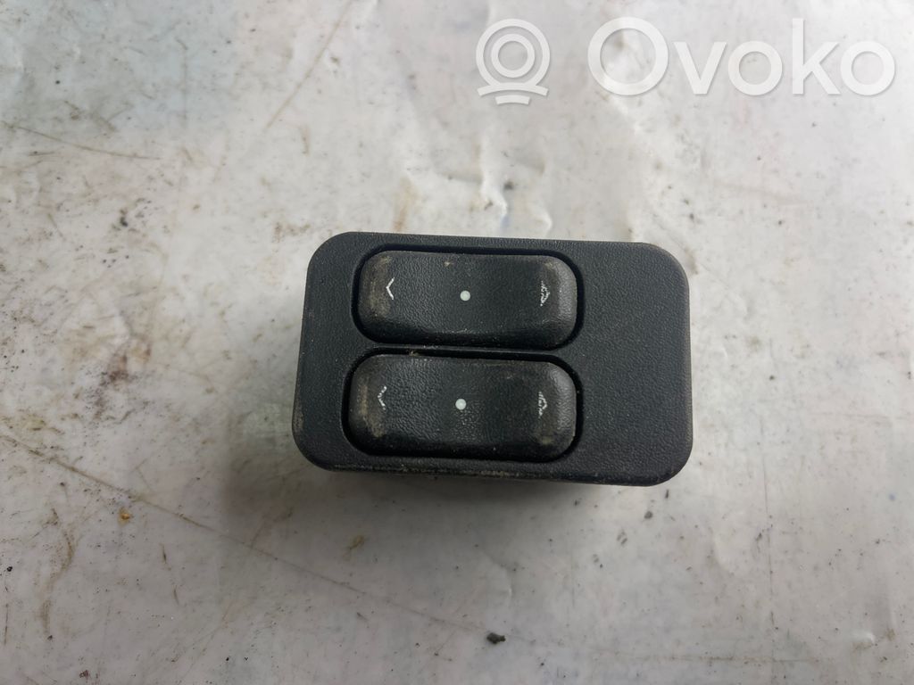 Opel Zafira A Electric window control switch 