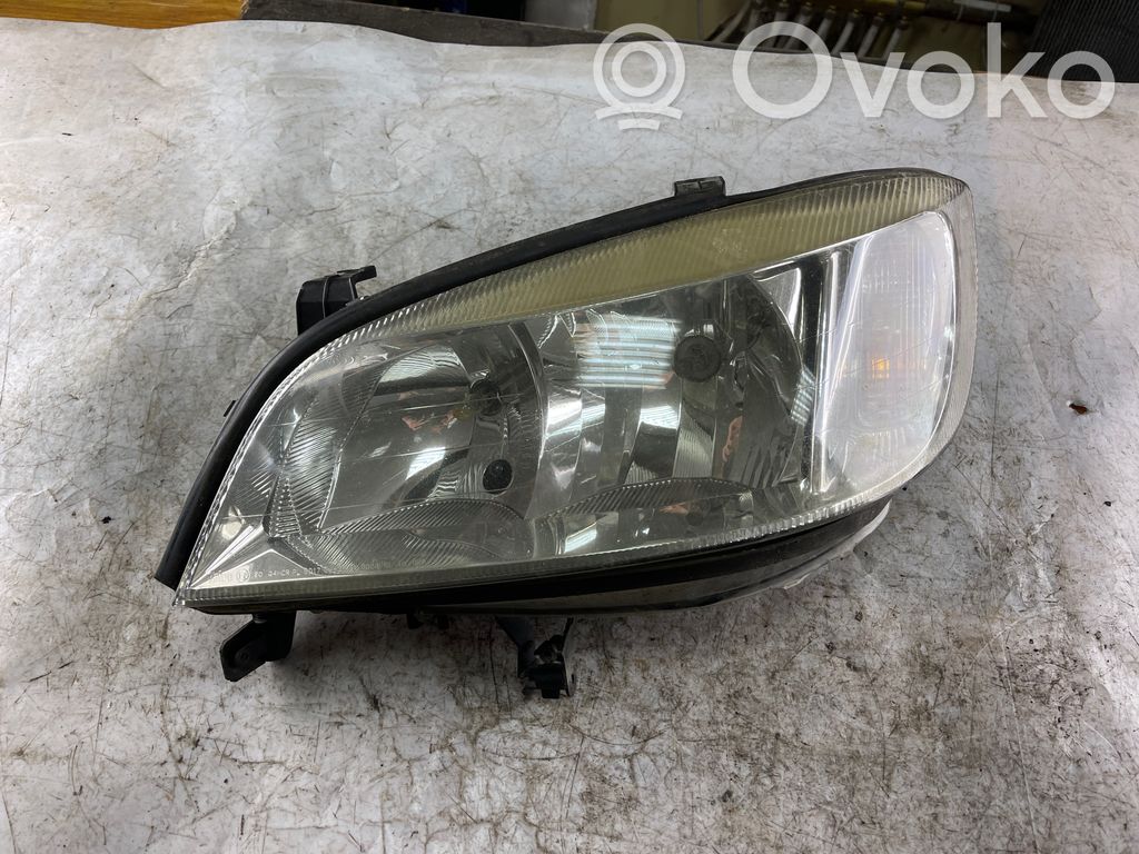 Opel Zafira A Lampa przednia 