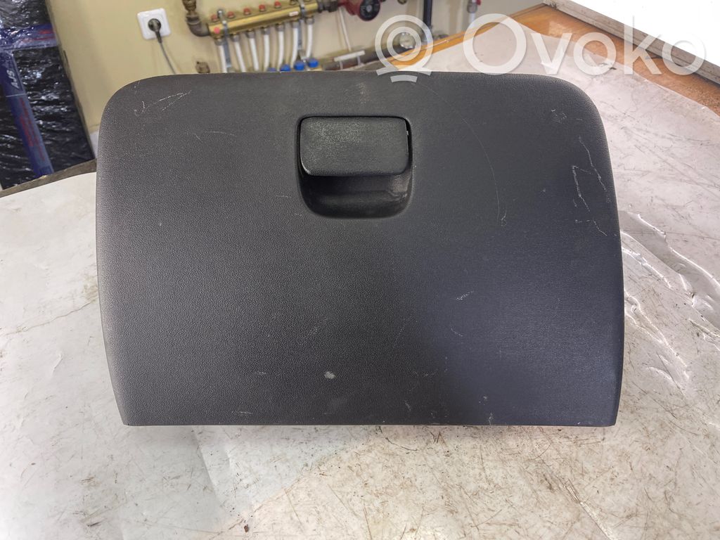 Hyundai i10 Hansikaslokero 