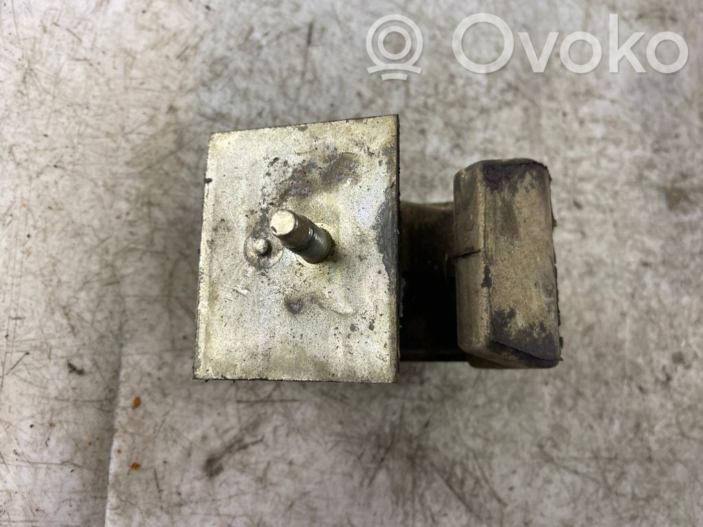 Nissan Navara D40 Engine mount bracket 