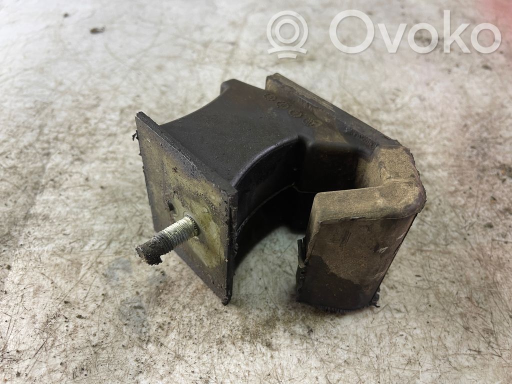 Nissan Navara D40 Engine mount bracket 