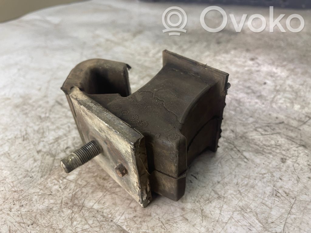 Nissan Navara D40 Engine mount bracket 