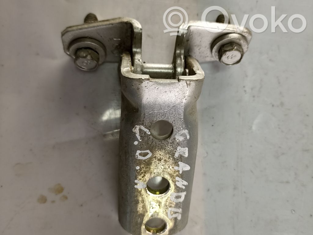 Mitsubishi Grandis Rear door lower hinge 