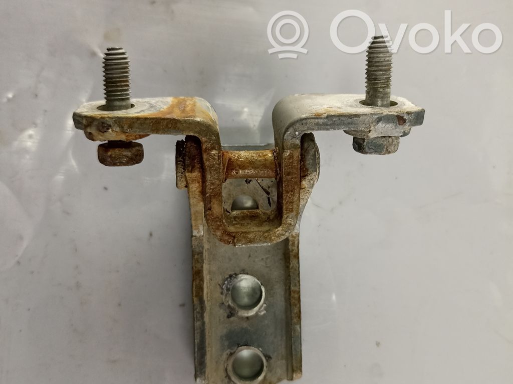 Mitsubishi Grandis Rear door lower hinge 