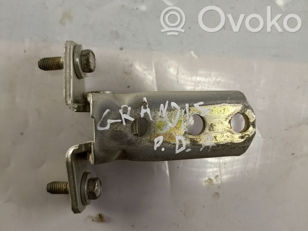 Mitsubishi Grandis Front door lower hinge 
