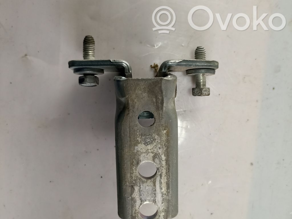 Mitsubishi Grandis Front door lower hinge 