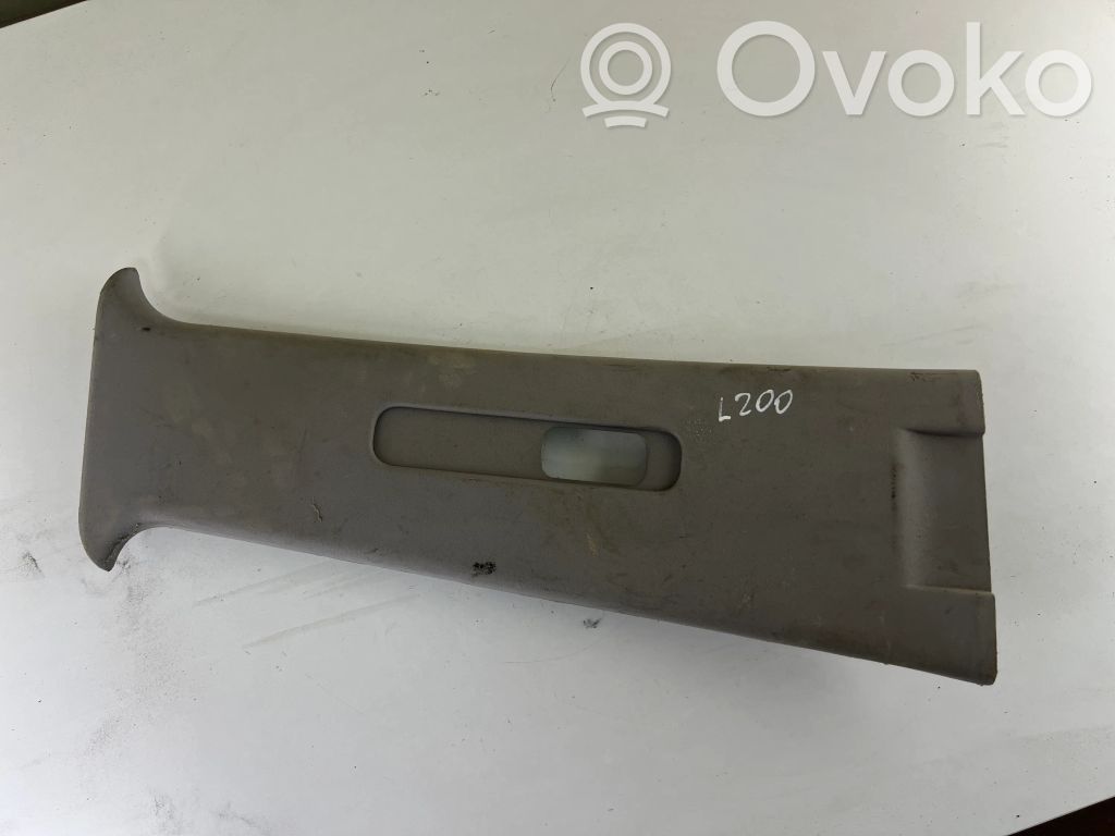 Mitsubishi L200 Rivestimento montante (B) (superiore) 
