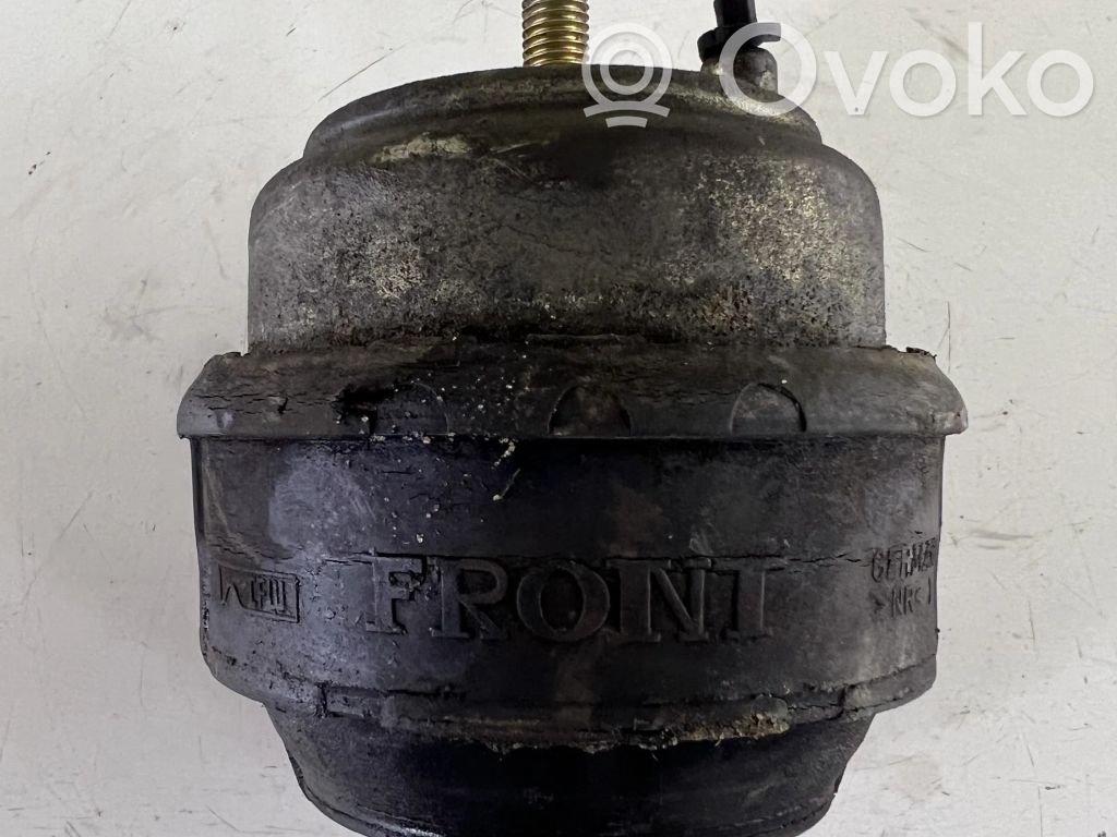 Volvo XC90 Engine mount bracket 