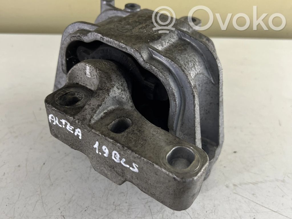 Seat Altea XL Engine mount bracket 