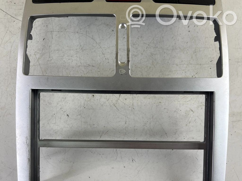 Center console   M33906