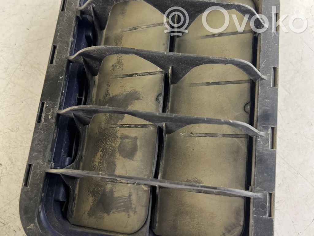Citroen C5 Kratka wentylacyjna pod zderzakiem tylnym 