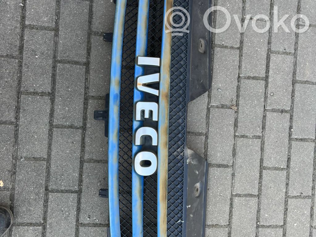 Iveco Daily 4th gen Etupuskurin ylempi jäähdytinsäleikkö 