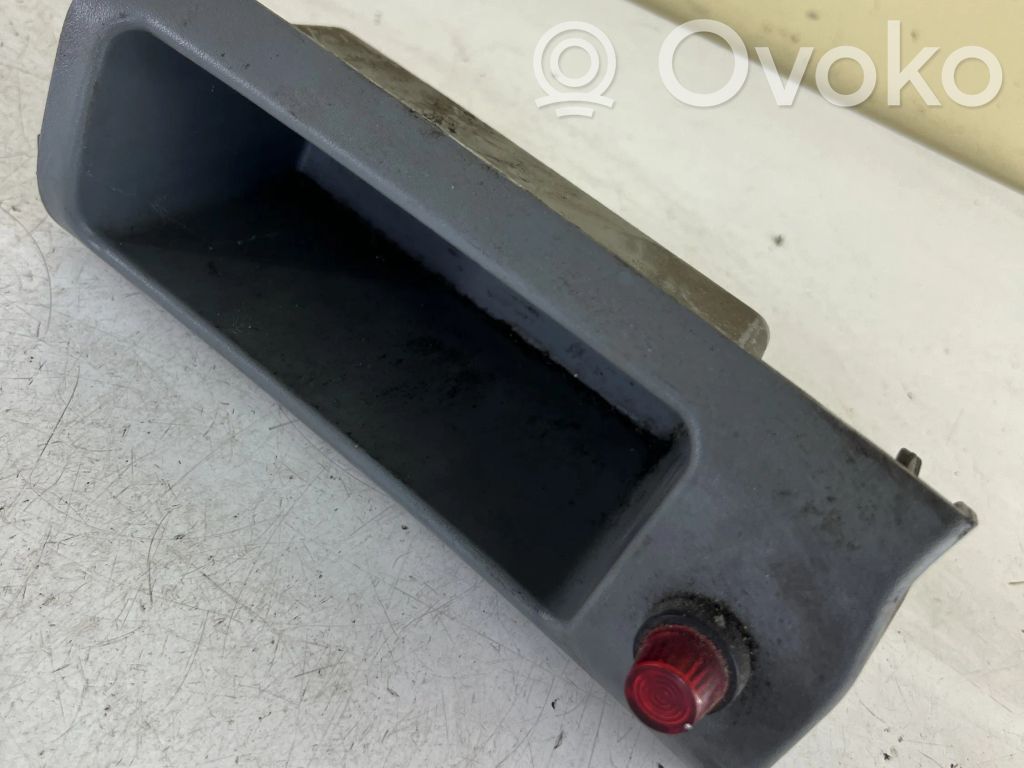 Iveco Daily 4th gen Compartimiento/consola central del panel 