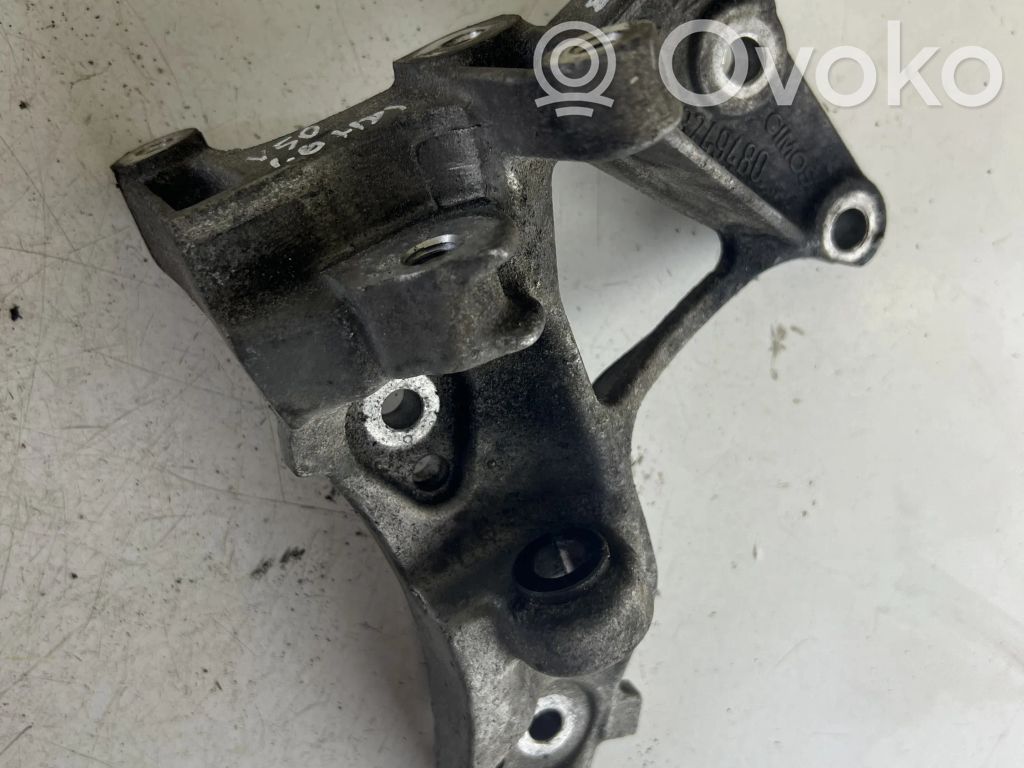 Volvo V50 Generatoriaus kronšteinas 