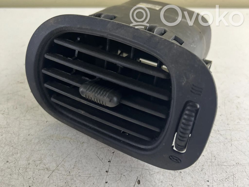 Chrysler Grand Voyager IV Sānu gaisa režģis 