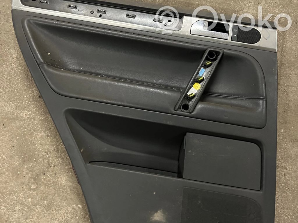 Volkswagen Touareg I Boczki / Poszycie drzwi tylnych 