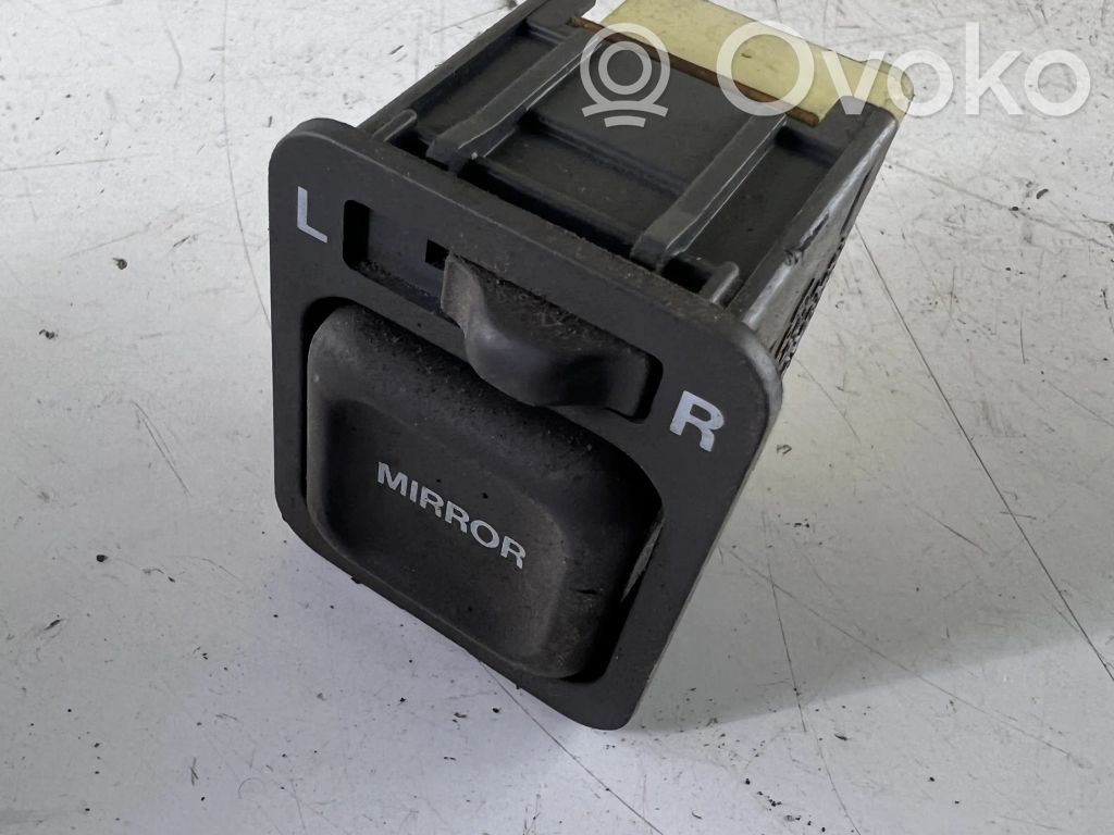 Honda CR-V Wing mirror switch 