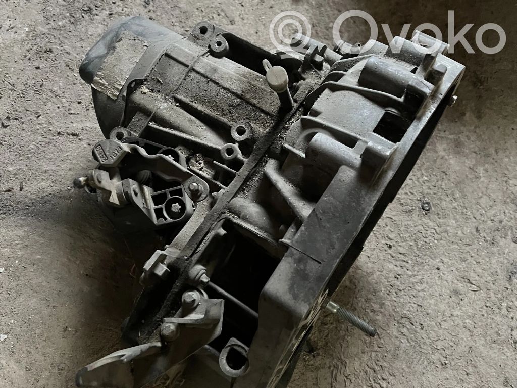 Nissan Micra Cutie viteze manuală cu 5 trepte 