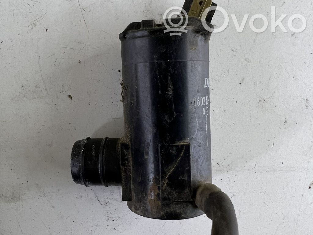 Nissan X-Trail T30 Windscreen/windshield washer pump 