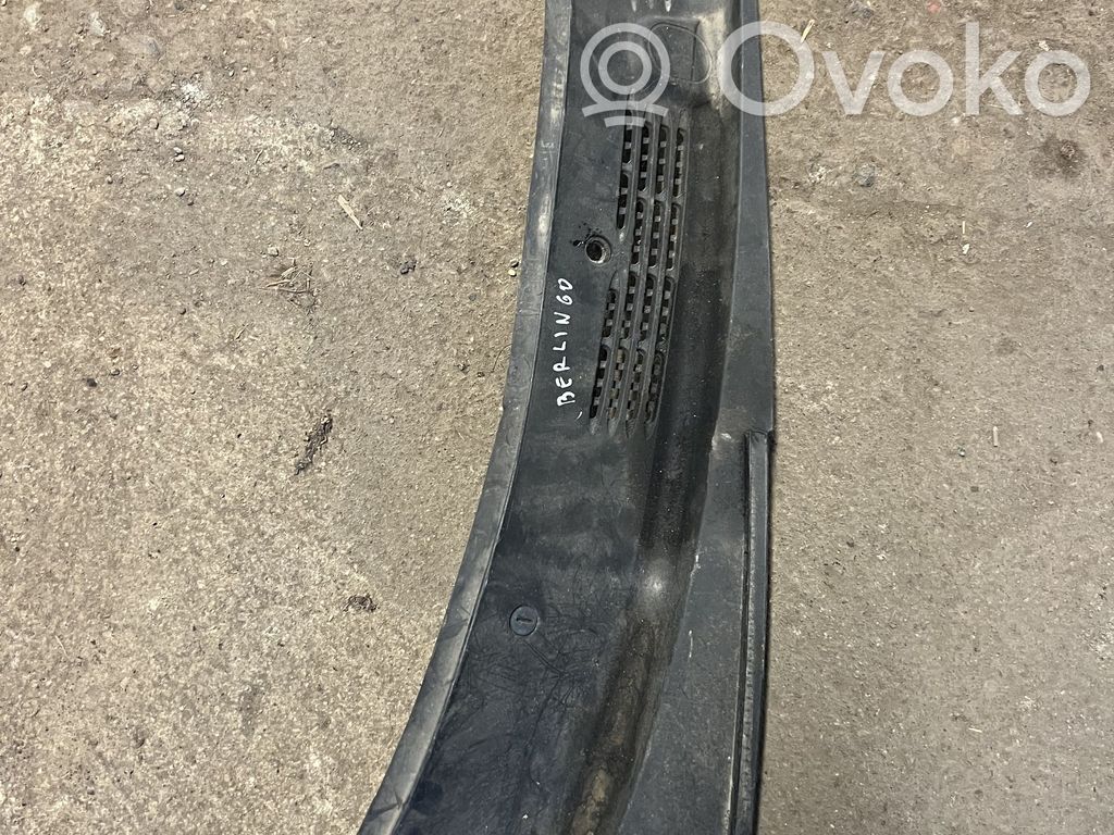 Citroen Berlingo Wiper trim 