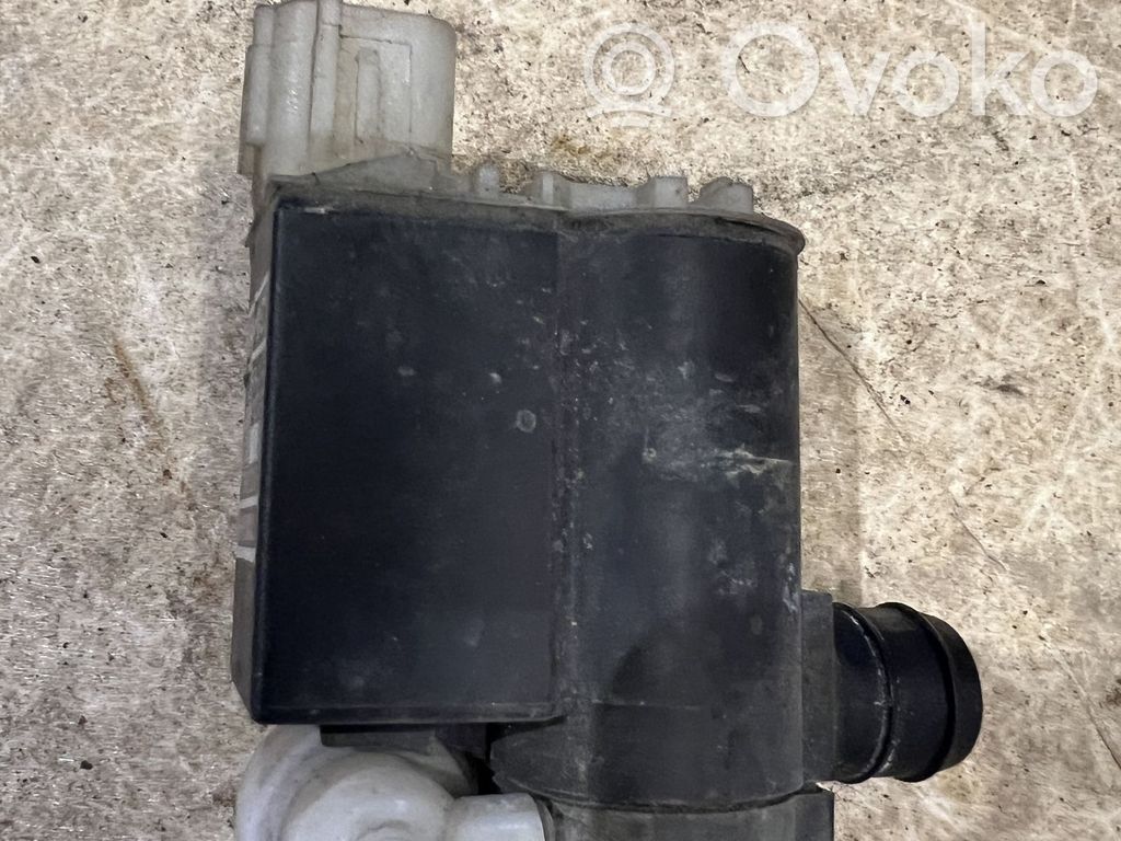 Hyundai Tucson JM Windscreen/windshield washer pump 