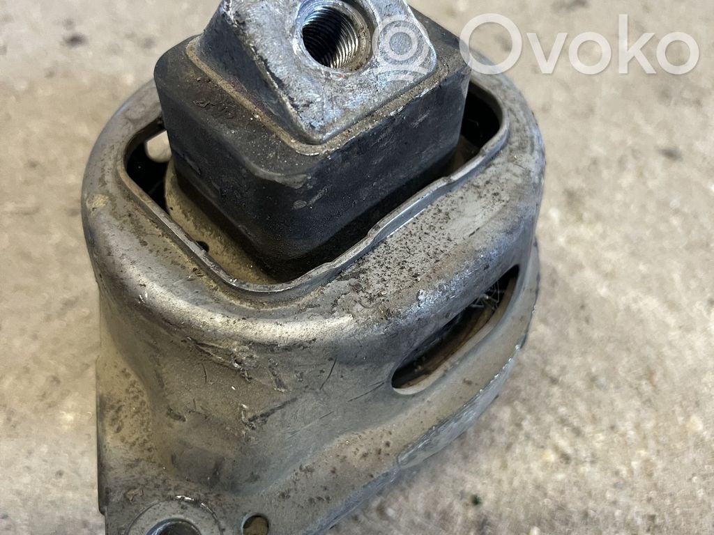 Land Rover Range Rover L322 Engine mount bracket 